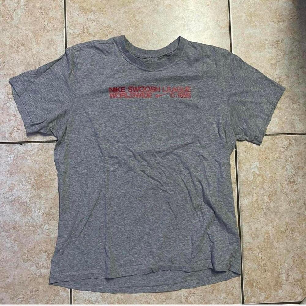 Nike Swoosh League Worldwide C.1998 Gray Red Short Sleeve T-Shirt‎